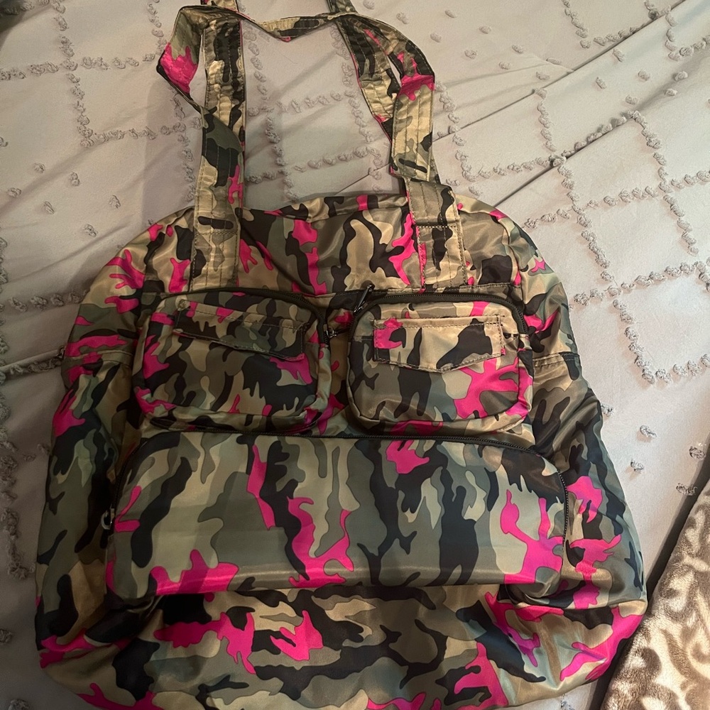 LUG hot pink/camo Packable puddle jumper- LIKE NEW